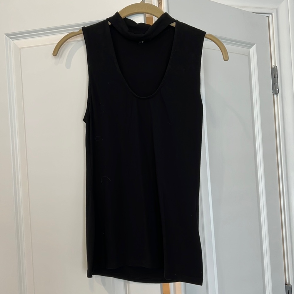 Choker neck black tank